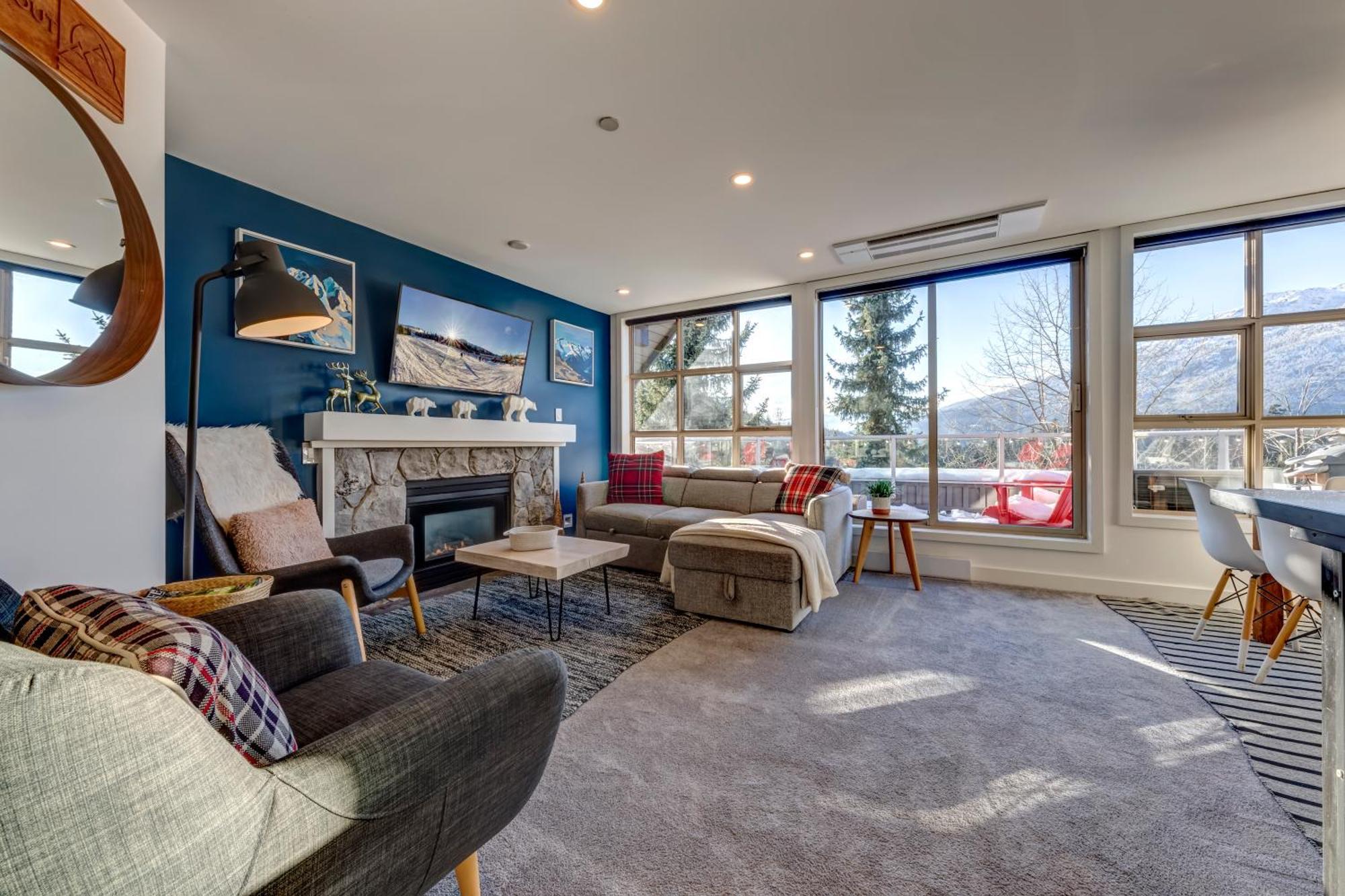 The Lookout Penthouse // A Luxe Suite In 휘슬러 외부 사진