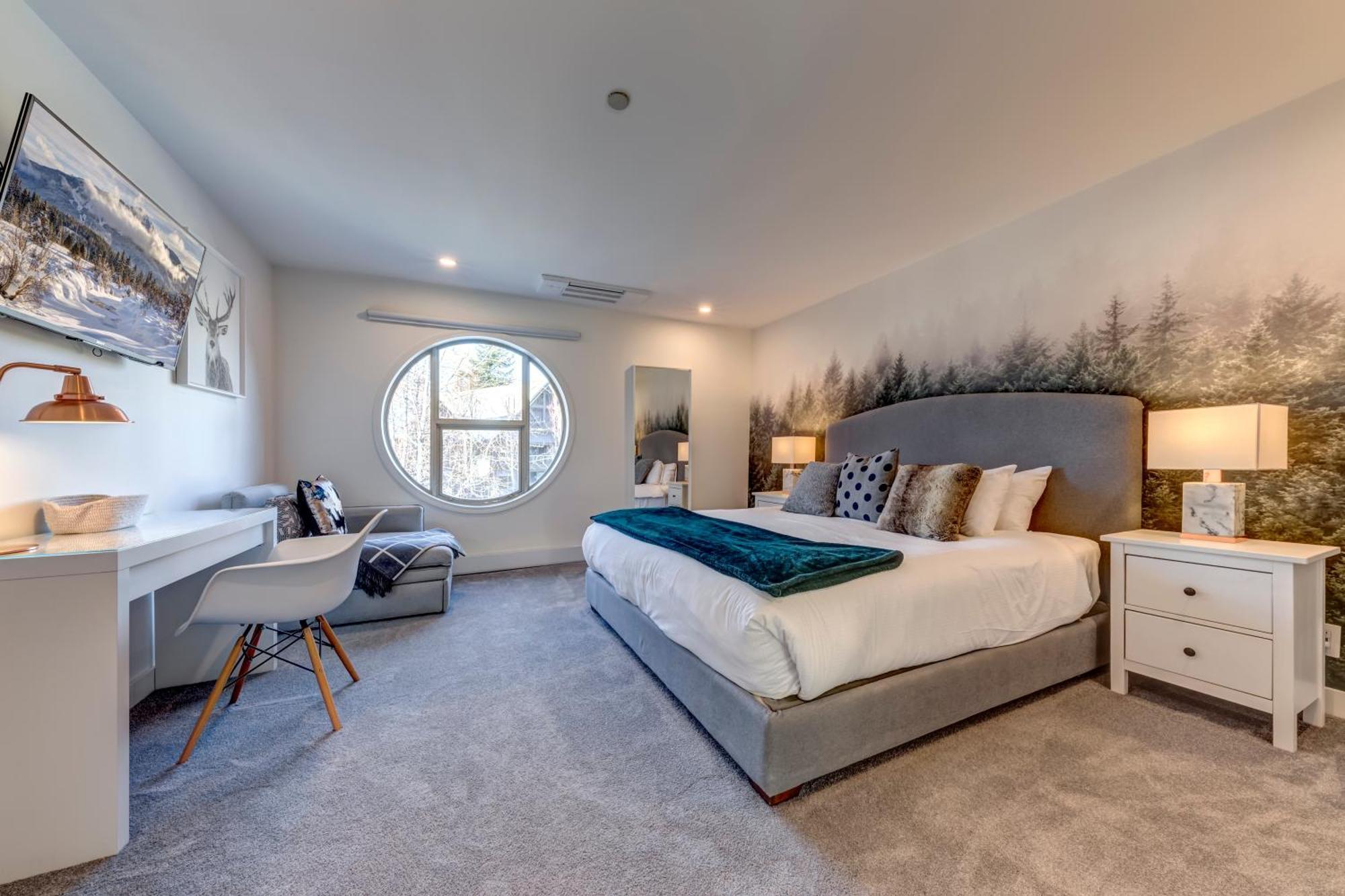 The Lookout Penthouse // A Luxe Suite In 휘슬러 외부 사진