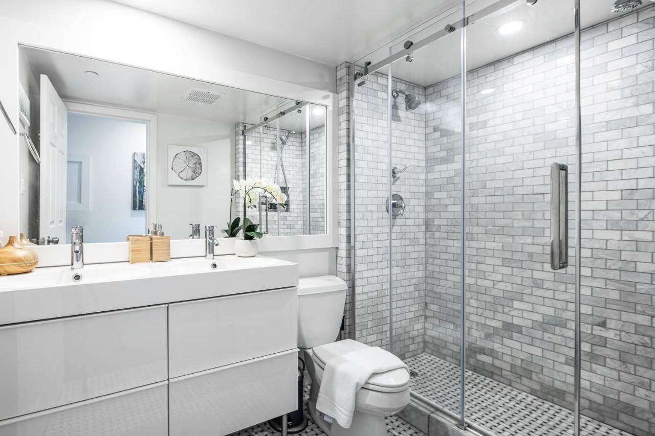 The Lookout Penthouse // A Luxe Suite In 휘슬러 외부 사진